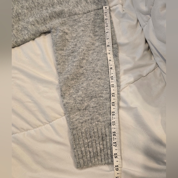 Abercrombie & Fitch Womens NWT Dad V-Neck Sweater Gray Size XS - Picture 5 of 11